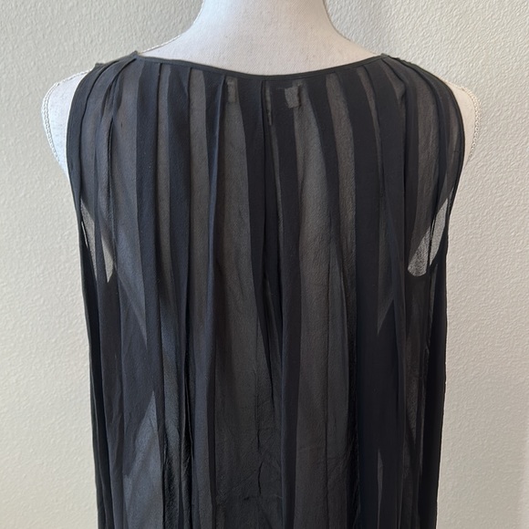 Robbi & Nikki Black Tank - Picture 5 of 7